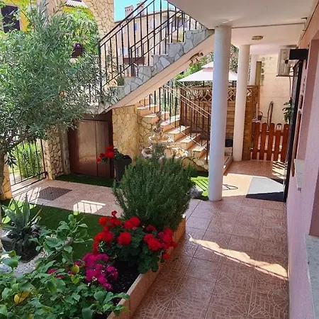 Oda ve Kahvaltı Adriana