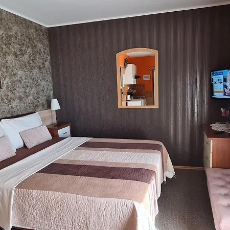 Bed & Breakfast Adriana 3*