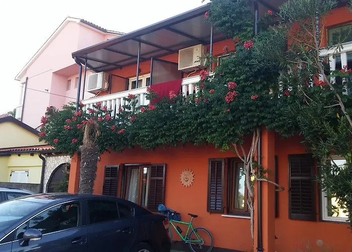 לינה וארוחת בוקר Adriana